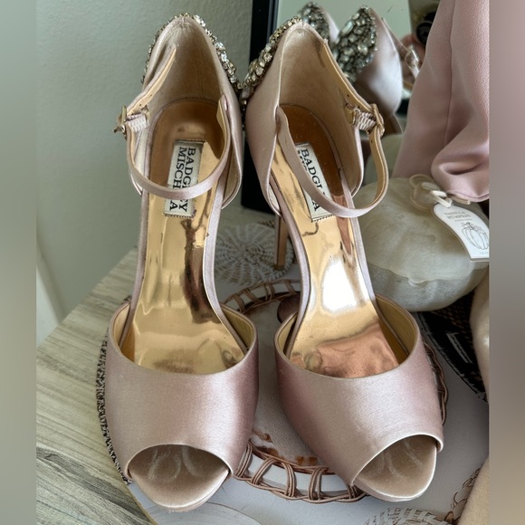 Badgley Mischka Light Pink Heels - Picture 7 of 11
